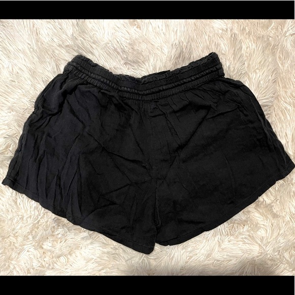 AERIE FLOWY SHORTS - Picture 2 of 4